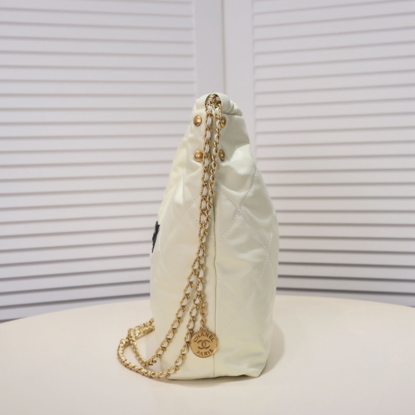 シャネルバッグ背面デザイン